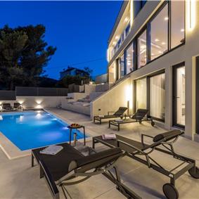 4 bedroom villa with heated pool and sea view in Vinišće, sleeps 8